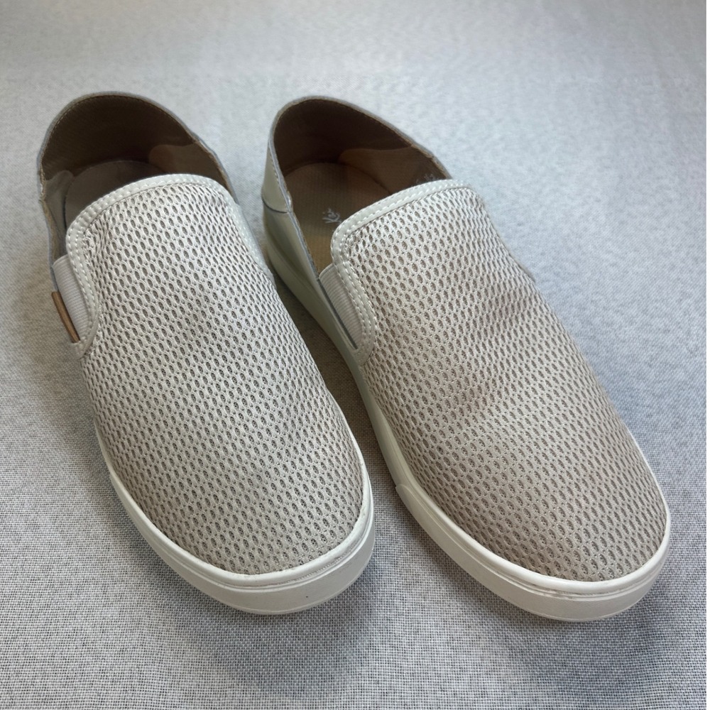 OluKai Pehuea Slip On Sneakers Womens 11 Pale Grey Mesh Textile Coastal Comfort